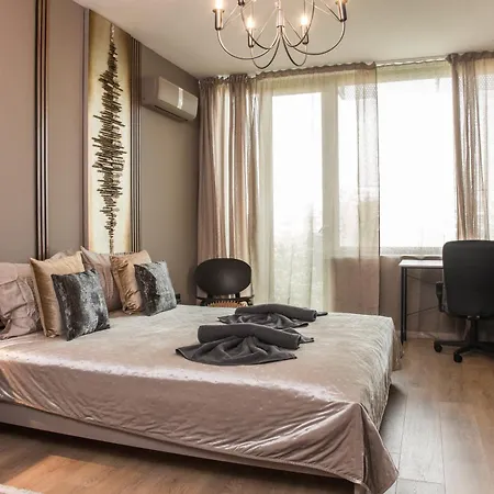 Apartment Rome Stylish W Parking Spot And Working Space Sofia